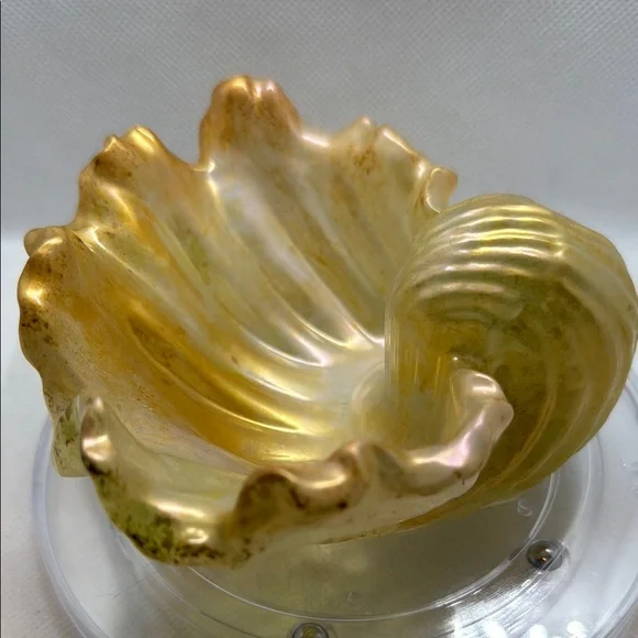 Unique Resin Gold Leaf-Shaped Decorative Bowl - Picture 3 of 17